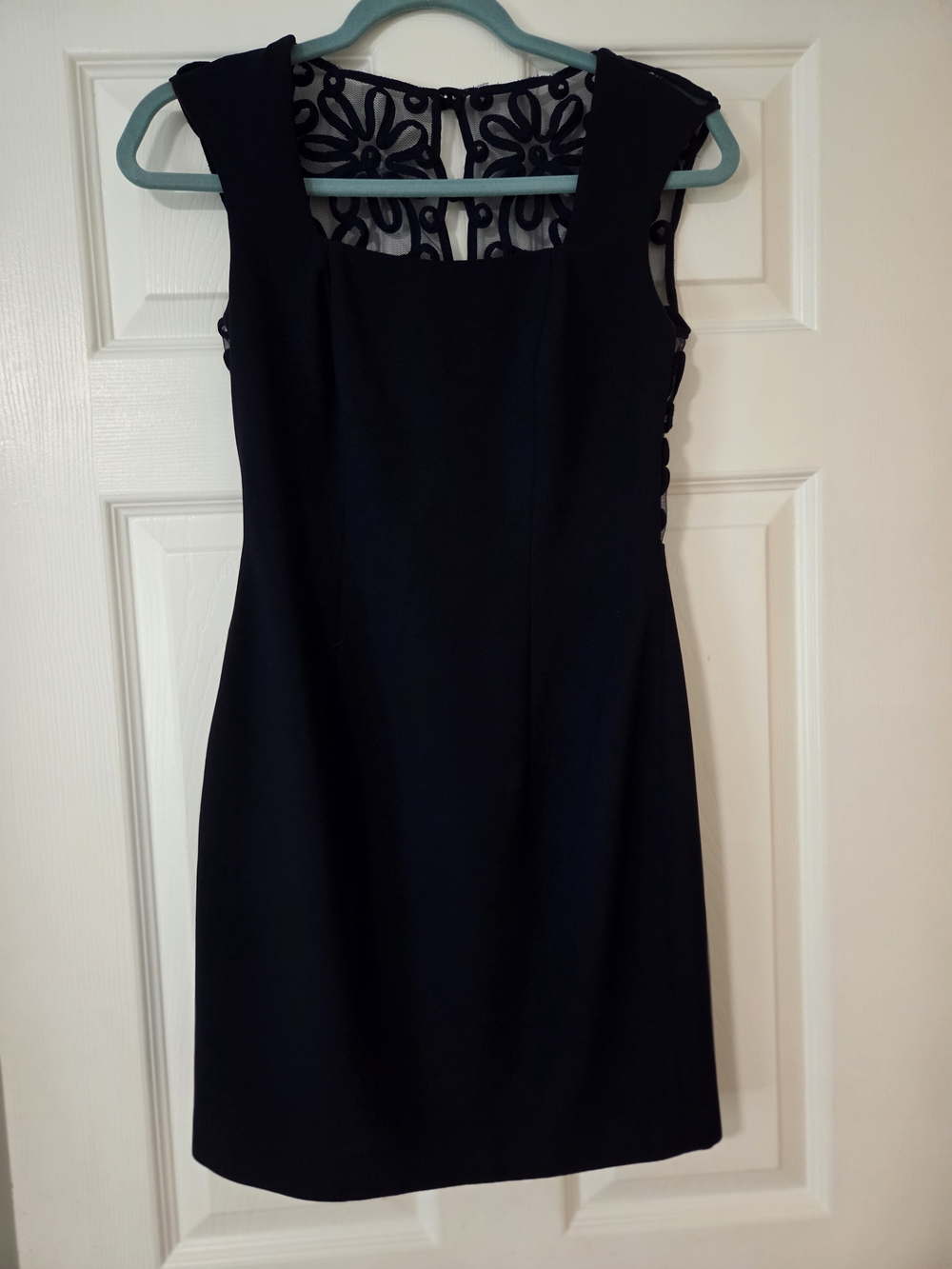 Laundry By Shelli Segal Classic Cocktail Navy Blue Lace Back Sheath Dress. 2